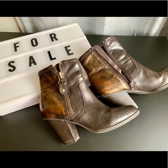 Nine West Shoes - Nine West two-toned,  ~3” heel, ankle boots